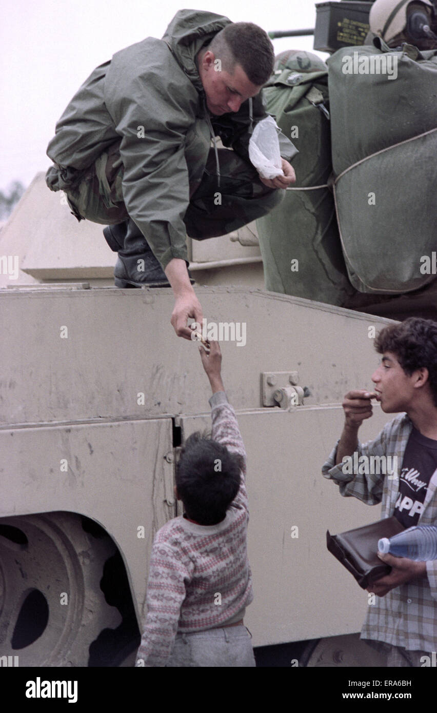 23rd March 1991 A U.S. Army soldier gives candy to Iraqi children at a camp near Safwan in southern Iraq, close to the border with Kuwait. Stock Photo