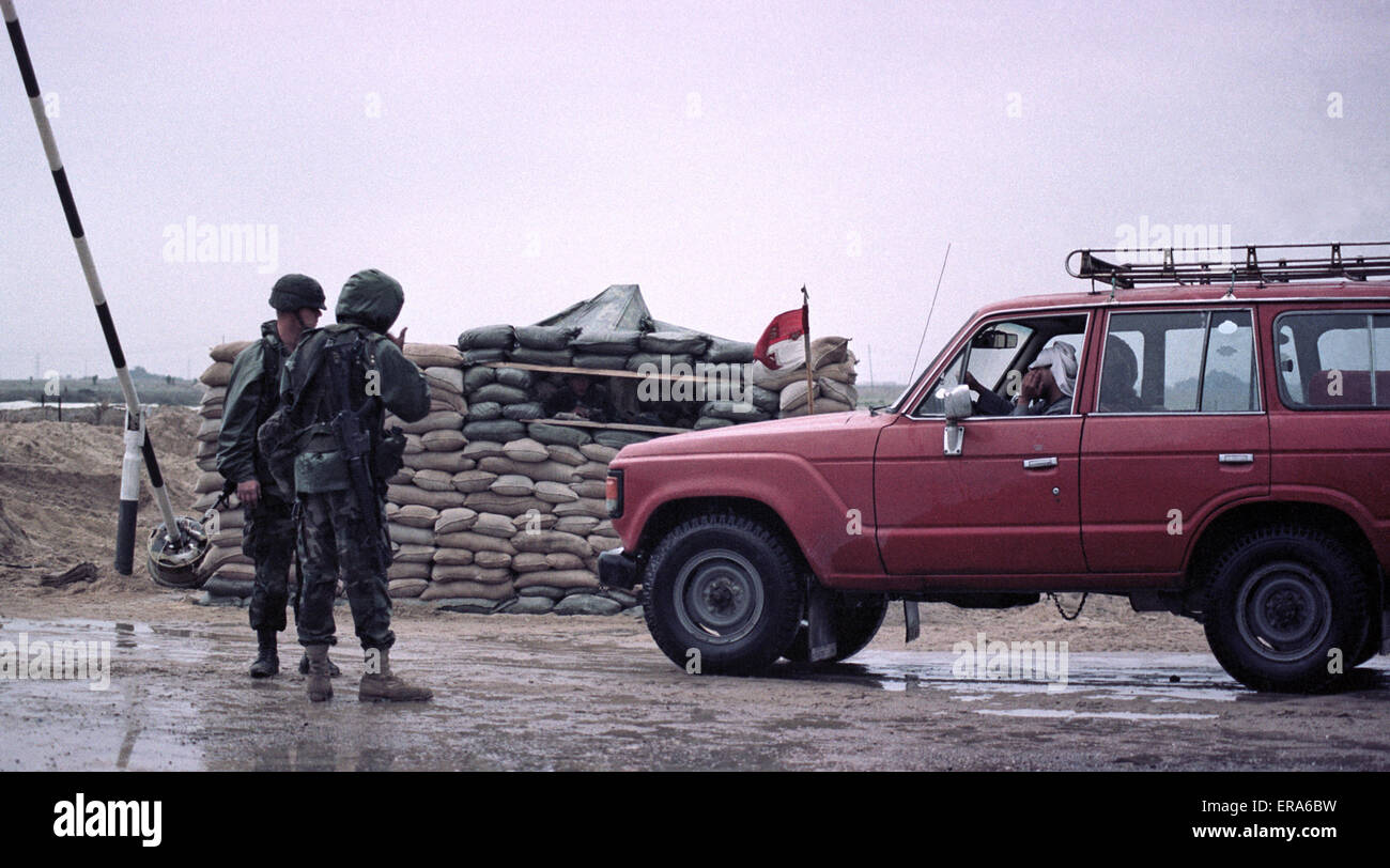 23rd March 1991 A wet afternoon at Checkpoint Charlie, the limit of U.S. Army occupation along the Basra Road in southern Iraq. Stock Photo
