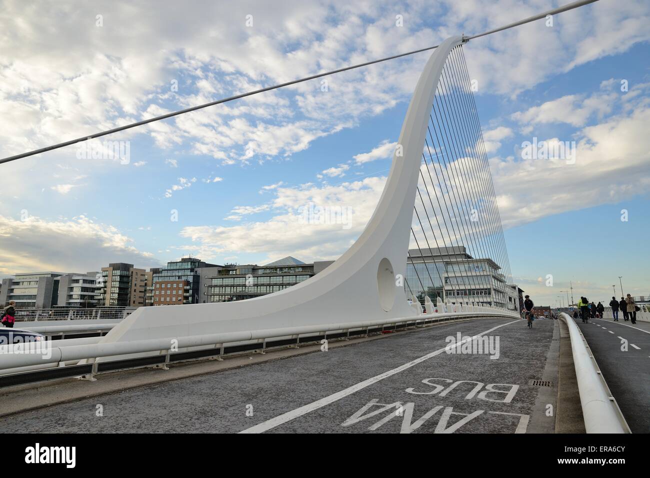 Samuel Beckett Bridge in Dublin across River Liffey Stock Photo - Alamy
