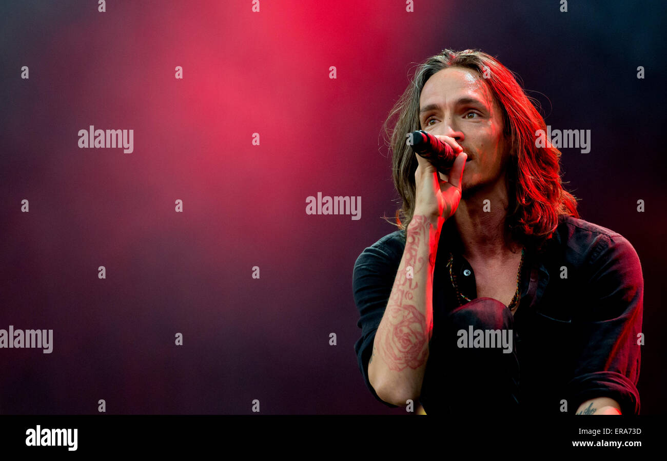 Singer Brandon Boyd of US band Incubus on stage at the Rockavaria Music Festival in Munich, Germany, 29 May 2015. Photo: Sven Hoppe/dpa Stock Photo