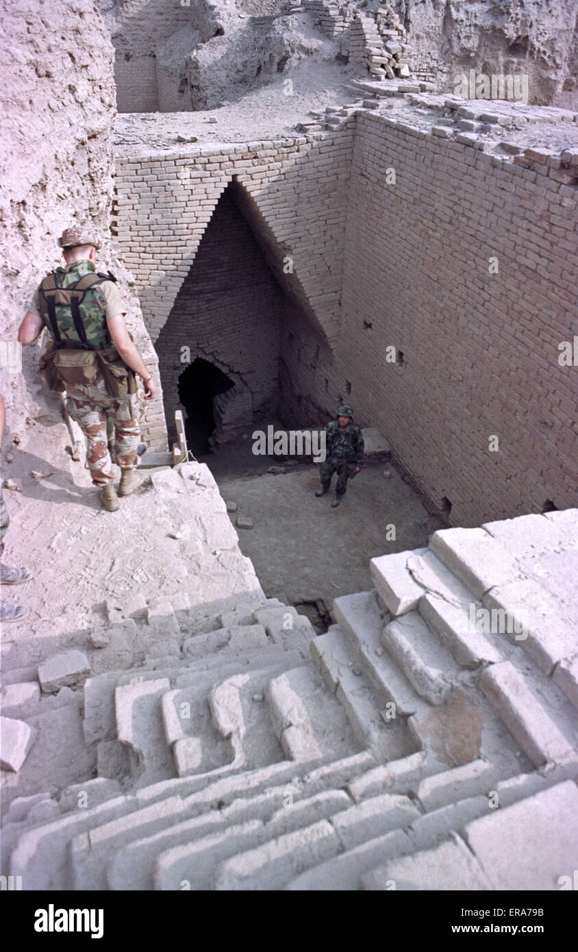 2nd April 1991 Coalition soldiers explore the Royal tombs of the ancient Sumerian city of Ur in southern Iraq. Stock Photo