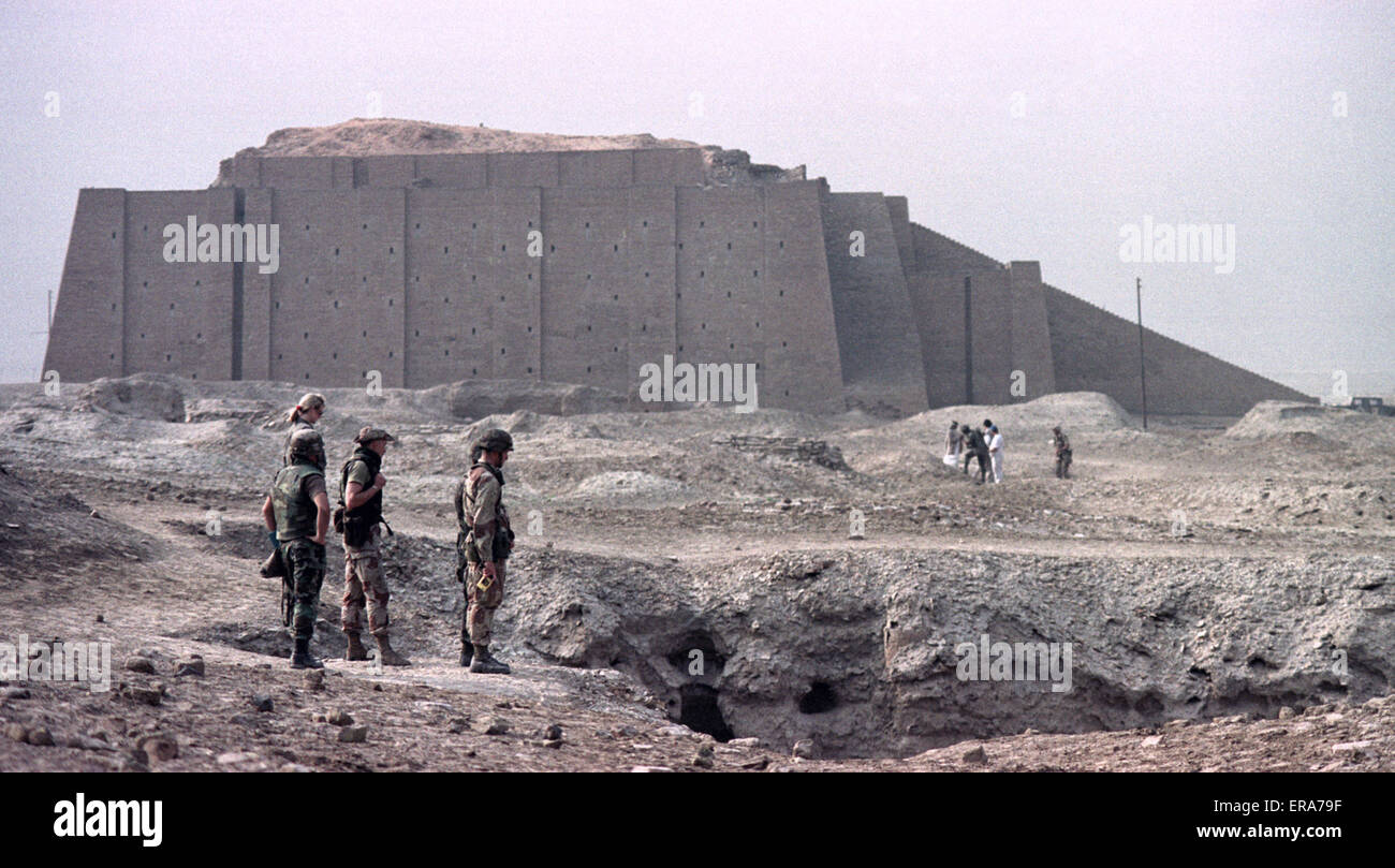 2nd April 1991 Coalition soldiers explore the ruins of Ur in southern Iraq. In the background is the Great Ziggurat. Stock Photo