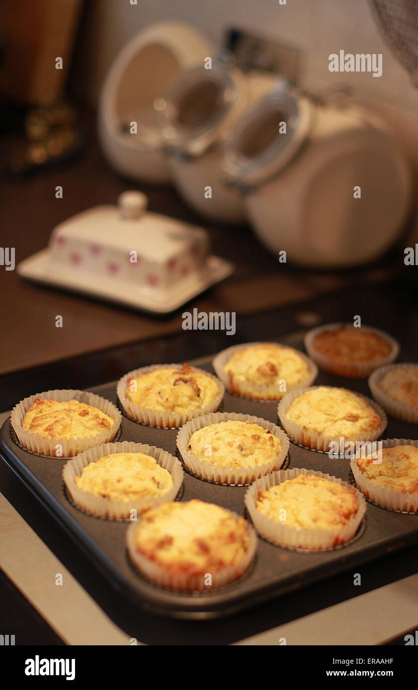 Baking cakes oven hires stock photography and images Alamy