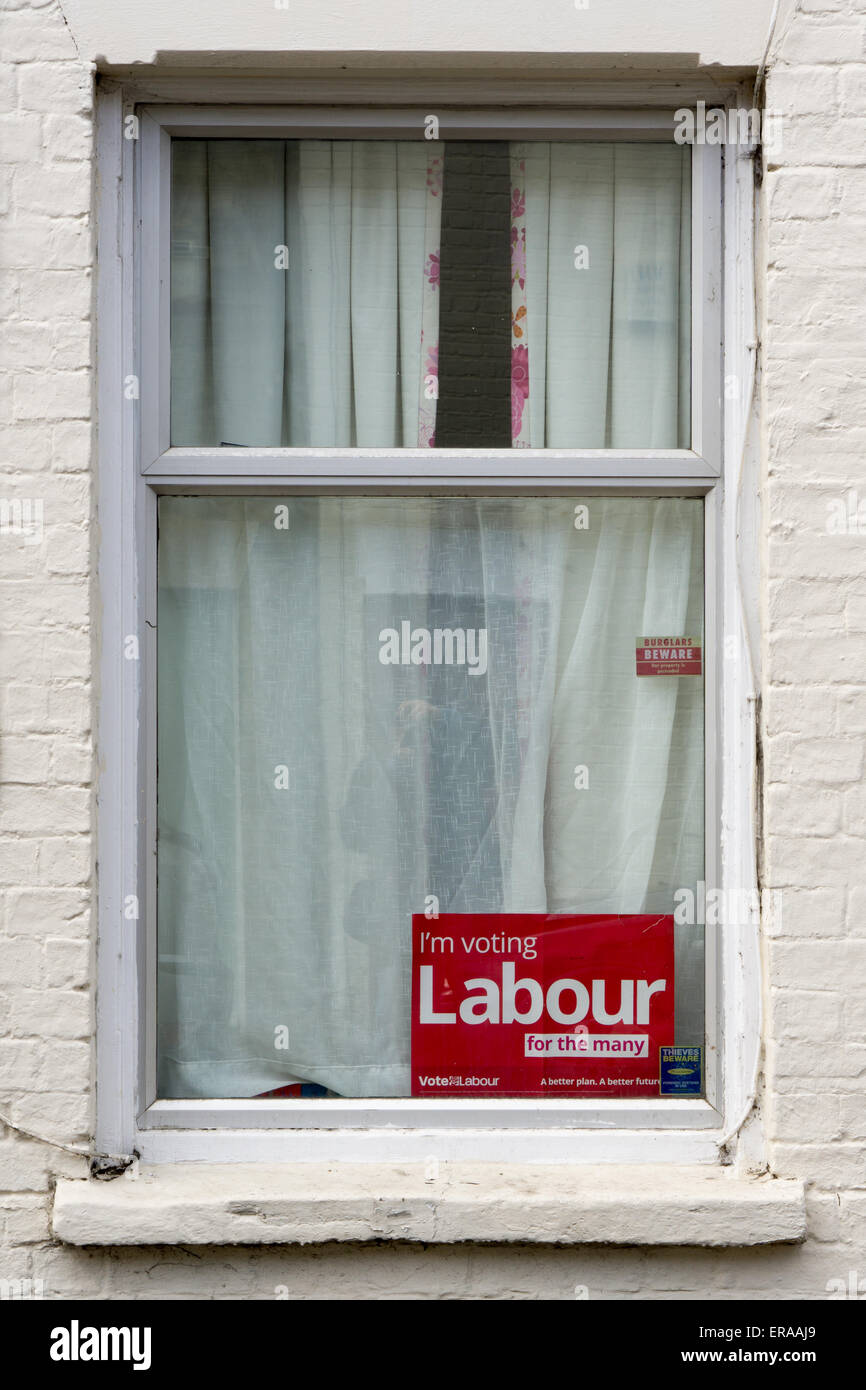CAMBRIDGE, UK - 7 MAY 2015: Window sign of UK Labour Party 'I'm Voting Labour' Stock Photo