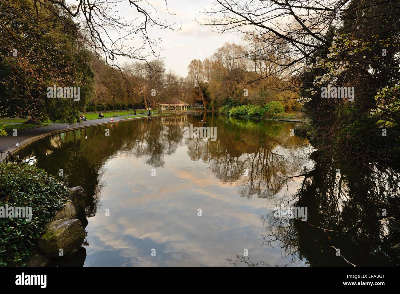 Pond in Dublin's St Stephen's Green Stock Photo Alamy