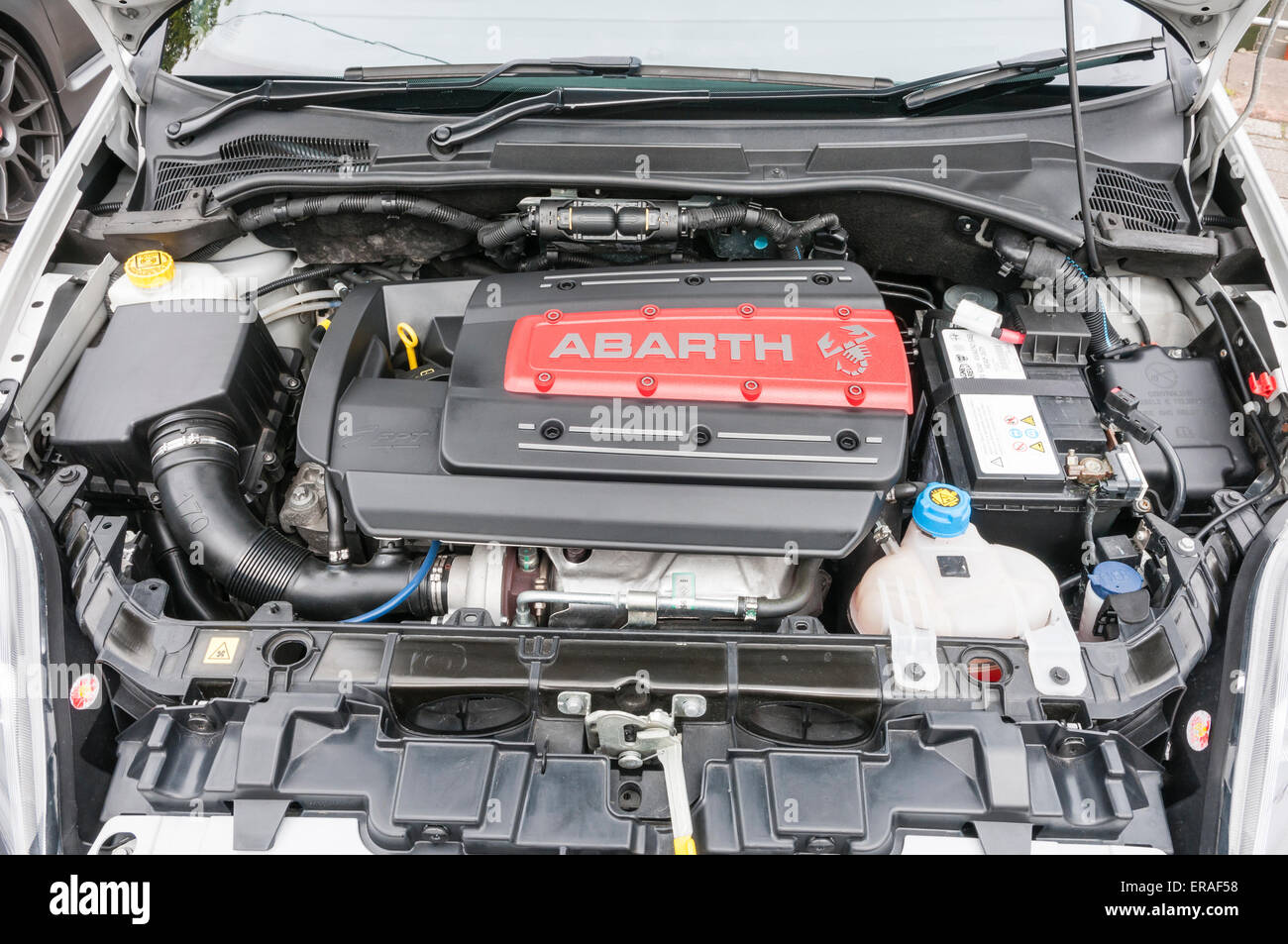 Hoelahoep Analist Onvermijdelijk Fiat 500 engine hi-res stock photography and images - Alamy