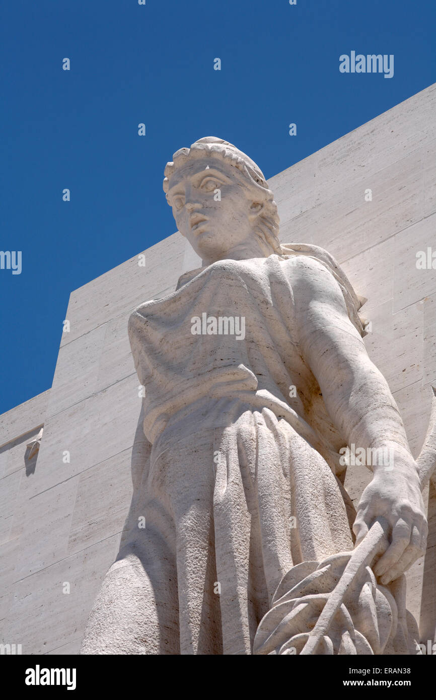 Honolulu, Hawaii, USA. 29th May, 2015. The Lady Columbia statue