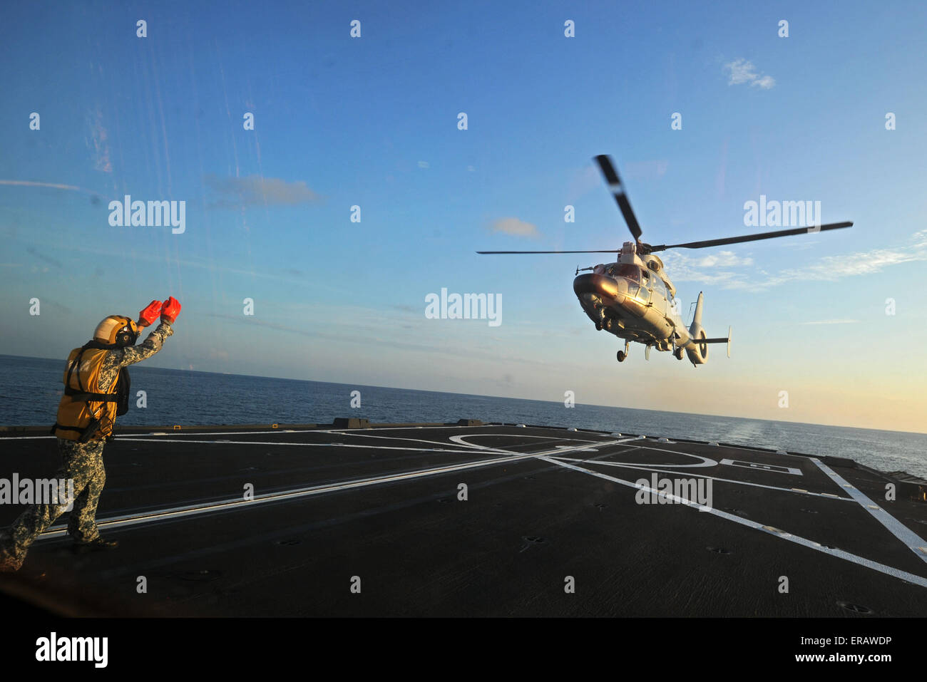 Beijing, China. 25th May, 2015. A Dolphin Z-9 helicopter of China's Navy missile frigate CNS Yulin flies off the deck of Singapore's Navy missile frigate RSS Intrepid during the "Exercise Maritime Cooperation 2015", May 25, 2015. The Singapore and Chinese navies concluded the inaugural Exercise Maritime Cooperation 2015 on May 25. © Then Chih Wey/Xinhua/Alamy Live News Stock Photo
