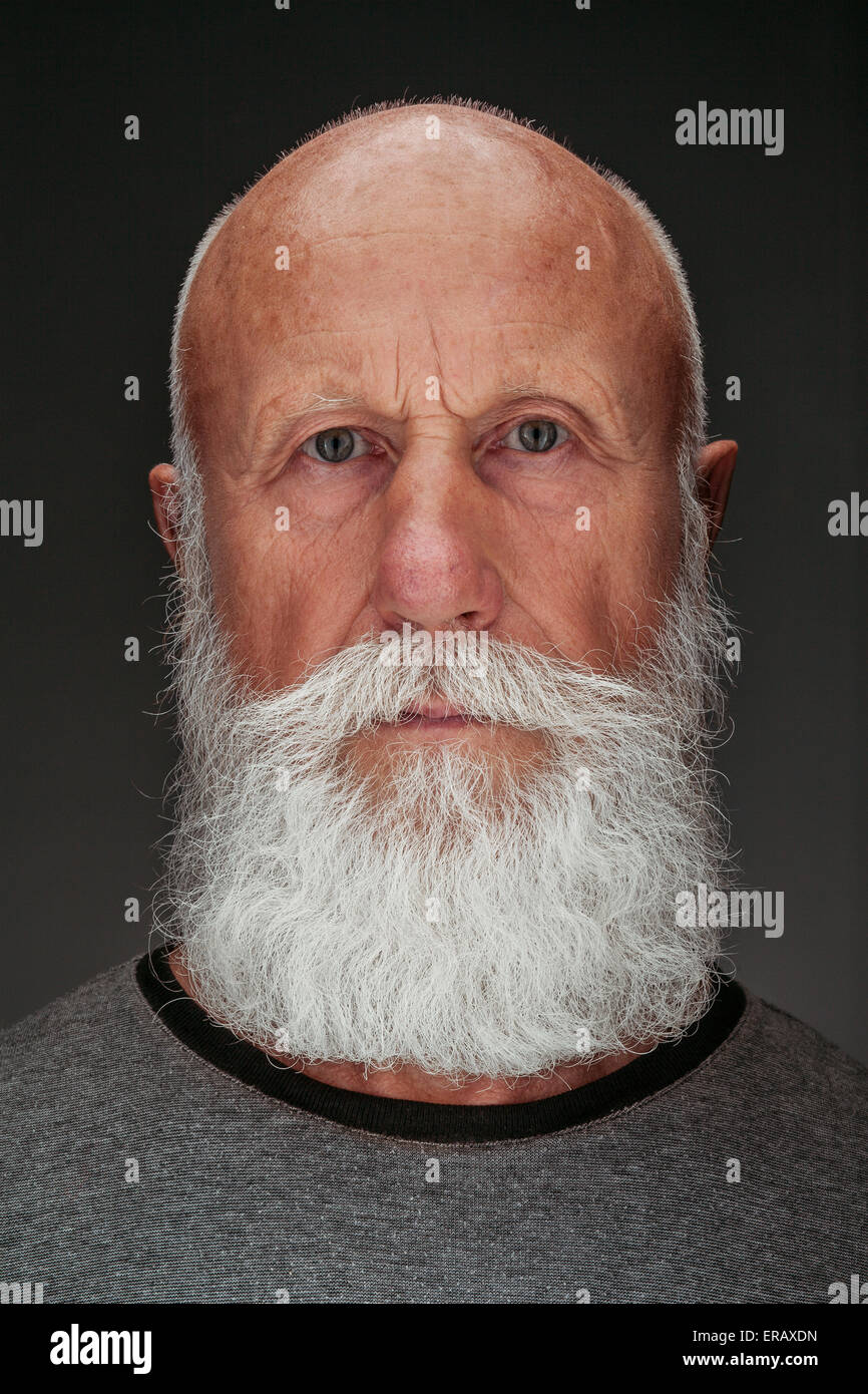 Old man with a beard and dark shirt hi-res stock photography and images ...