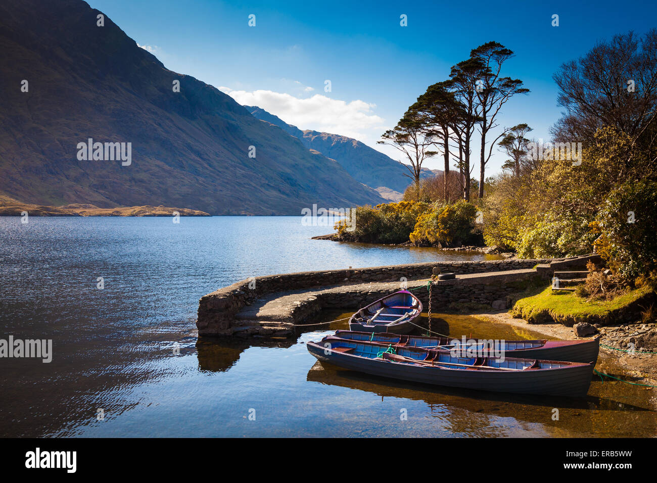 Beautiful little harbour with boats. Doo Lough / Doolough pass on the R335 road. County Mayo, Republic of Ireland. Connaught. Stock Photo