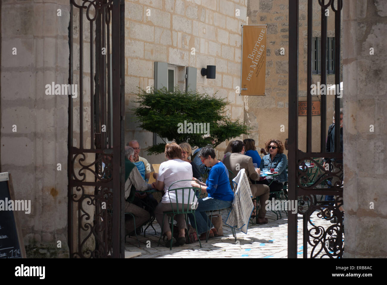French street dining hi-res stock photography and images - Alamy