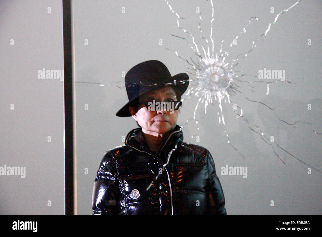 Yoko Ono - Fototermin vor Eroeffnung der Ausstellung der Witwe von John Lennon mit dem Titel 'Das Gift' in der Galerie 'Haunch o Stock Photo