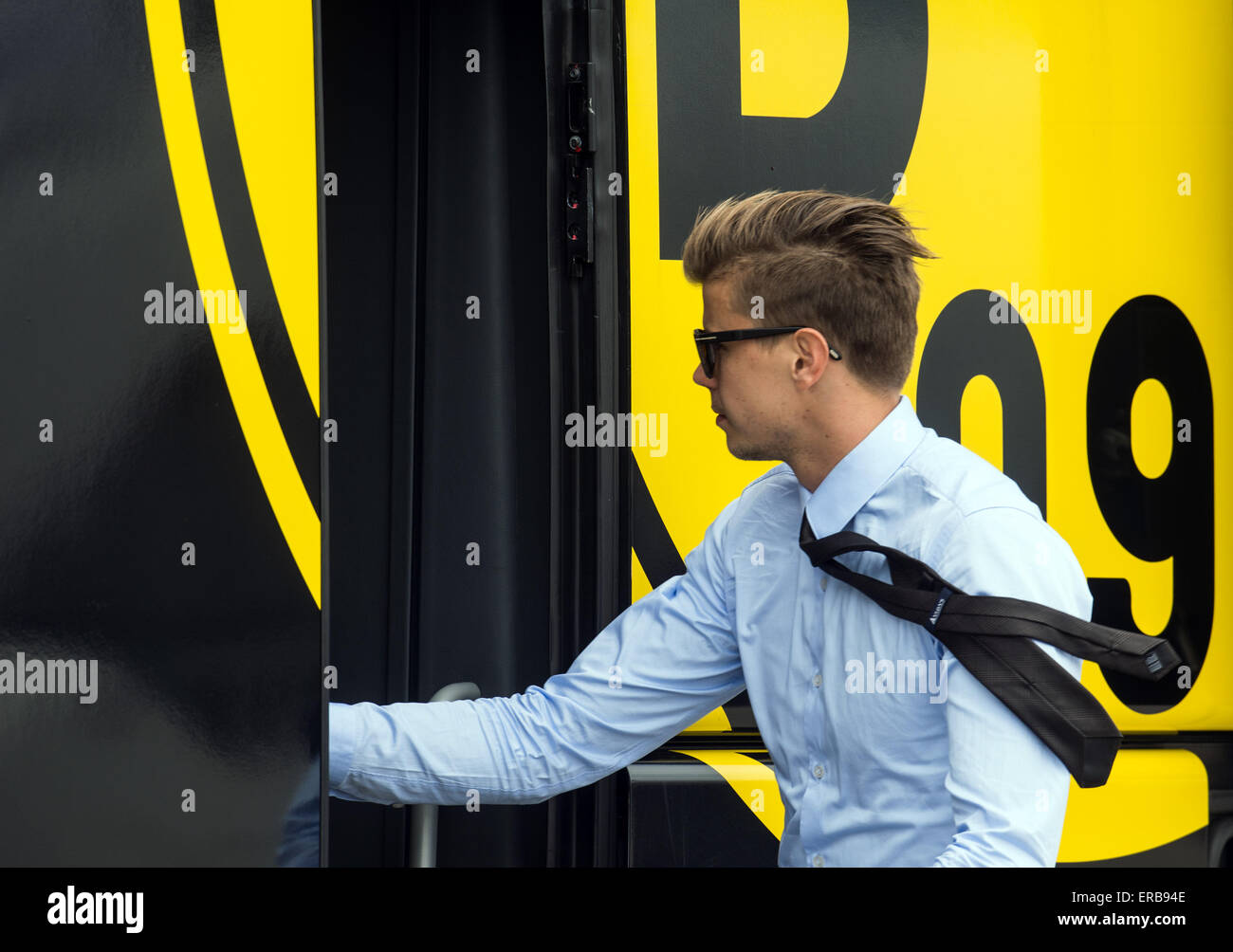 Dortmund, Germany. 31st May, 2015. Dortmund's goalkeeper Mitchell Langerak steps into the waiting coach at the airport in Dortmund, Germany, 31 May 2015. Soccer club Borussia Dortmund had lost against VfL Wolfsburg 1-3 in the DFB Cup finals held in Berlin on 30 May 2015. Photo: Bernd Thissen/dpa/Alamy Live News Stock Photo