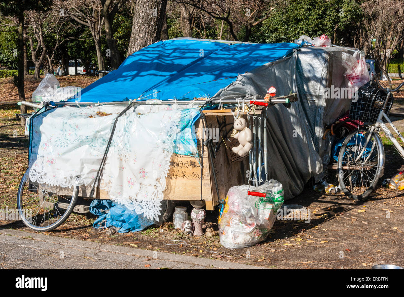 Blue Tarpaulin Stock Photos & Blue Tarpaulin Stock Images Alamy