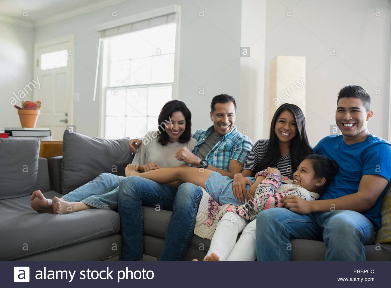 Smiling family hi-res stock photography and images - Alamy