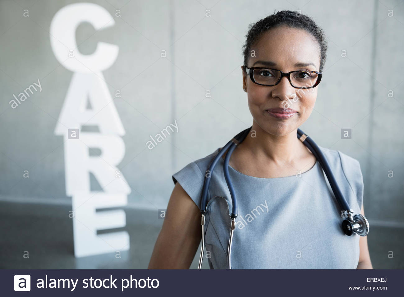 Black female doctor hi-res stock photography and images - Alamy