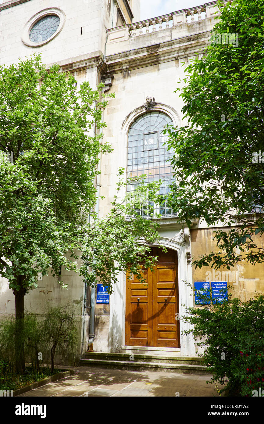 St Michael Paternoster Royal Home Church To The Mission Of Seafarers College Hill City Of London UK Stock Photo