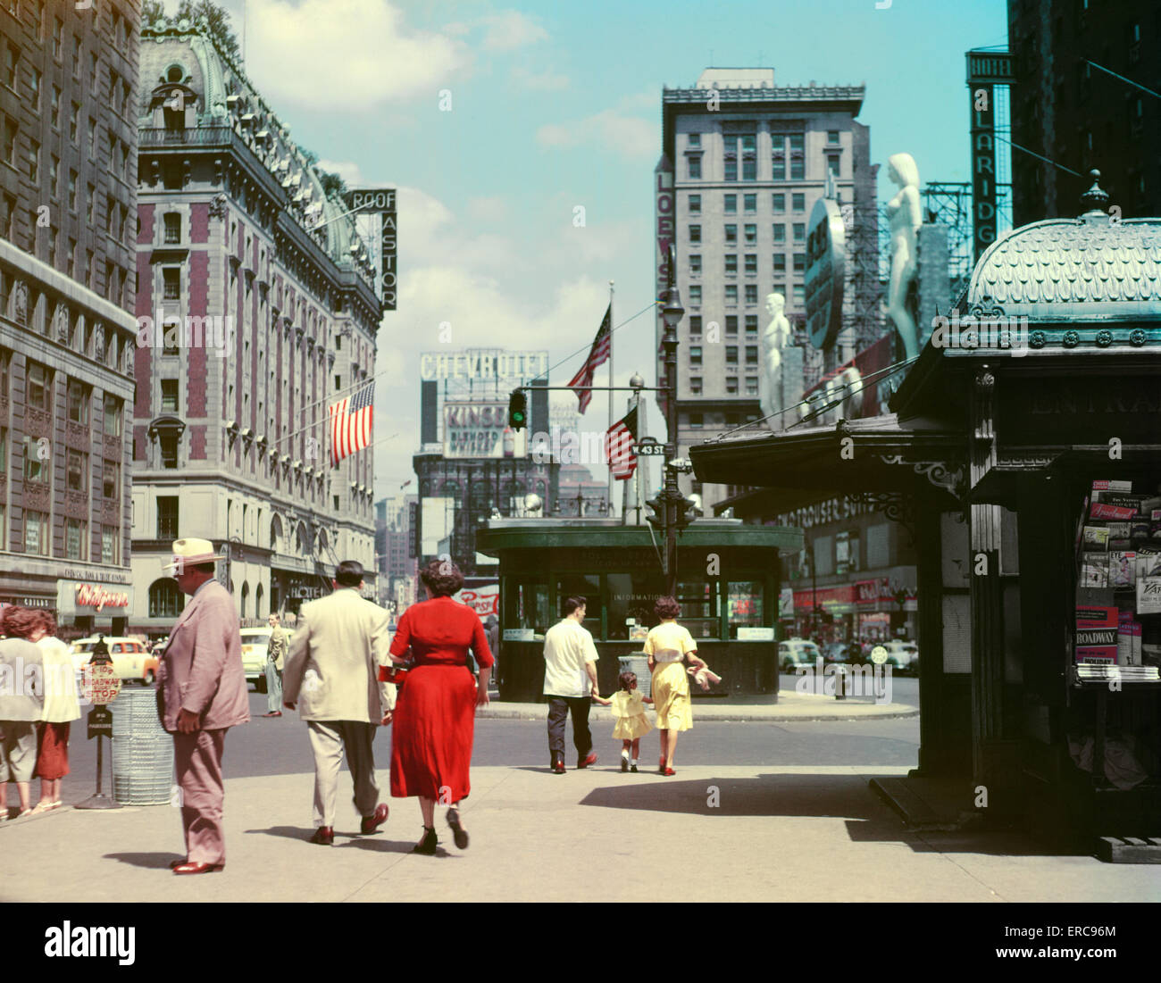 New york city street 1950s hires stock photography and images Alamy