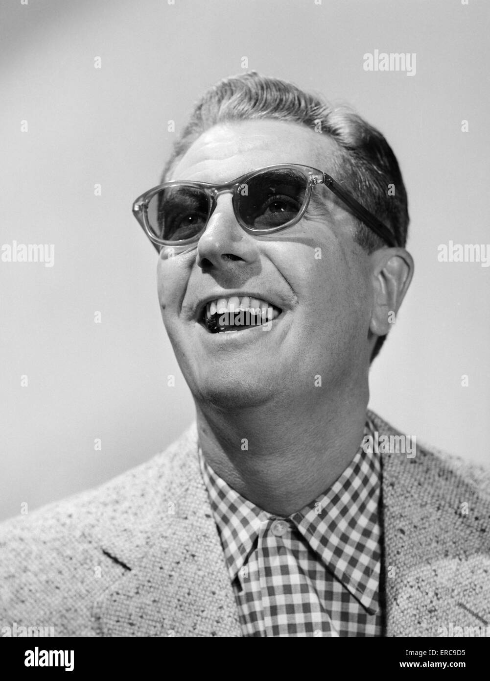 1950s MAN WEARING SUNGLASSES SMILING LOOKING UP Stock Photo - Alamy