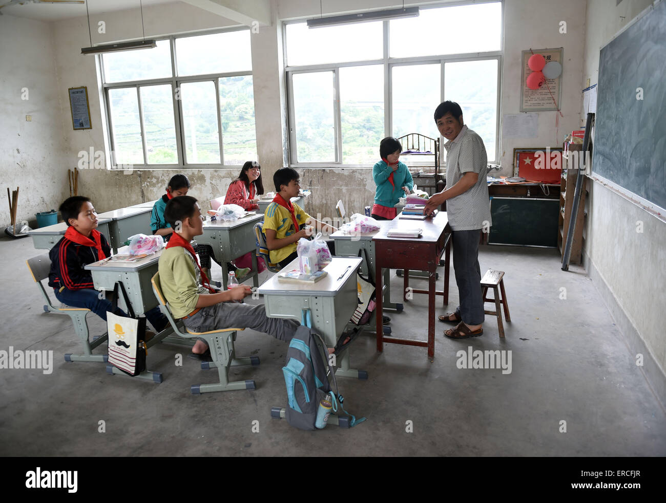 Xinchang, China's Zhejiang Province. 1st June, 2015. Six students of grade six rest at during the break in their classroom at Langke Primary School in Chengnan Township of Xinchang County, east China's Zhejiang Province, June 1, 2015. The school only got 8 students and 5 teachers beacause local children left for cities with their parents who are migrant workers. © Han Chuanhao/Xinhua/Alamy Live News Stock Photo