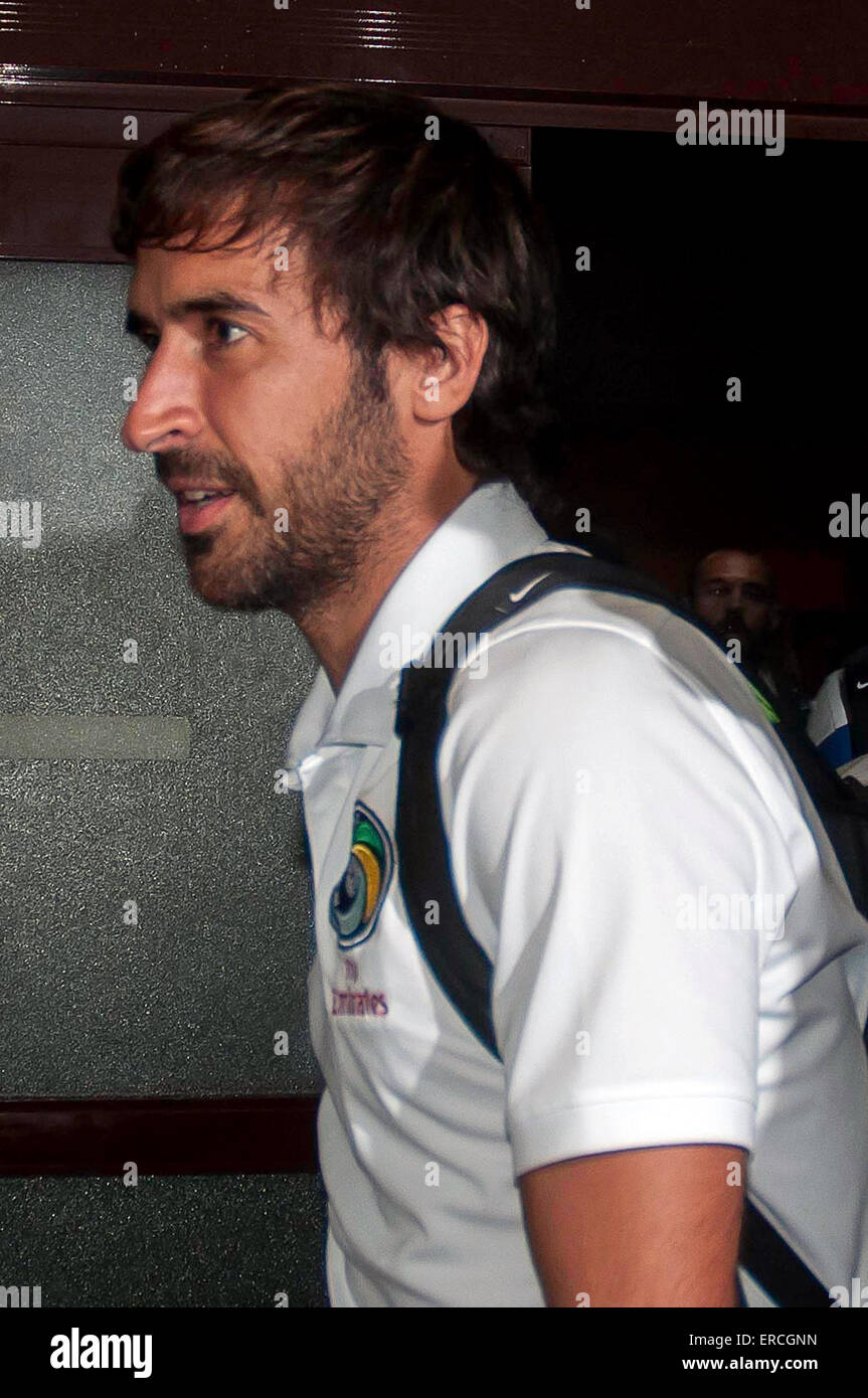 Havana. 31st May, 2015. This photo taken on May 31, 2015 shows Spanish forward Raul Gonzalez Blanco arriving at the waiting room of Jose Marti International Airport, in Havana, Cuba. According to the local press, the U.S. soccer team New York Cosmos will compete with Cuba's National Team on Tuesday in a friendly match at the Pedro Marrero Stadium. © Jose Tito Merino/Prensa Latina/Xinhua/Alamy Live News Stock Photo