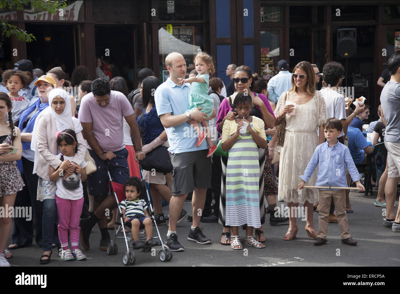 Group of spectators hi-res stock photography and images - Alamy