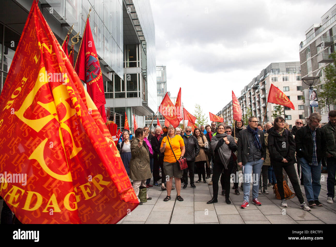 Copenghagen, Denmark, June 1st, 2015: Unions organising public workers and teachers (KKF) demonstrates this afternoon agains the starvation in public spending budgets. The deminstratiion took place in front of the domicile of Local Government Denmark's (KL) domicile in Copenhagen Credit:  OJPHOTOS/Alamy Live News Stock Photo