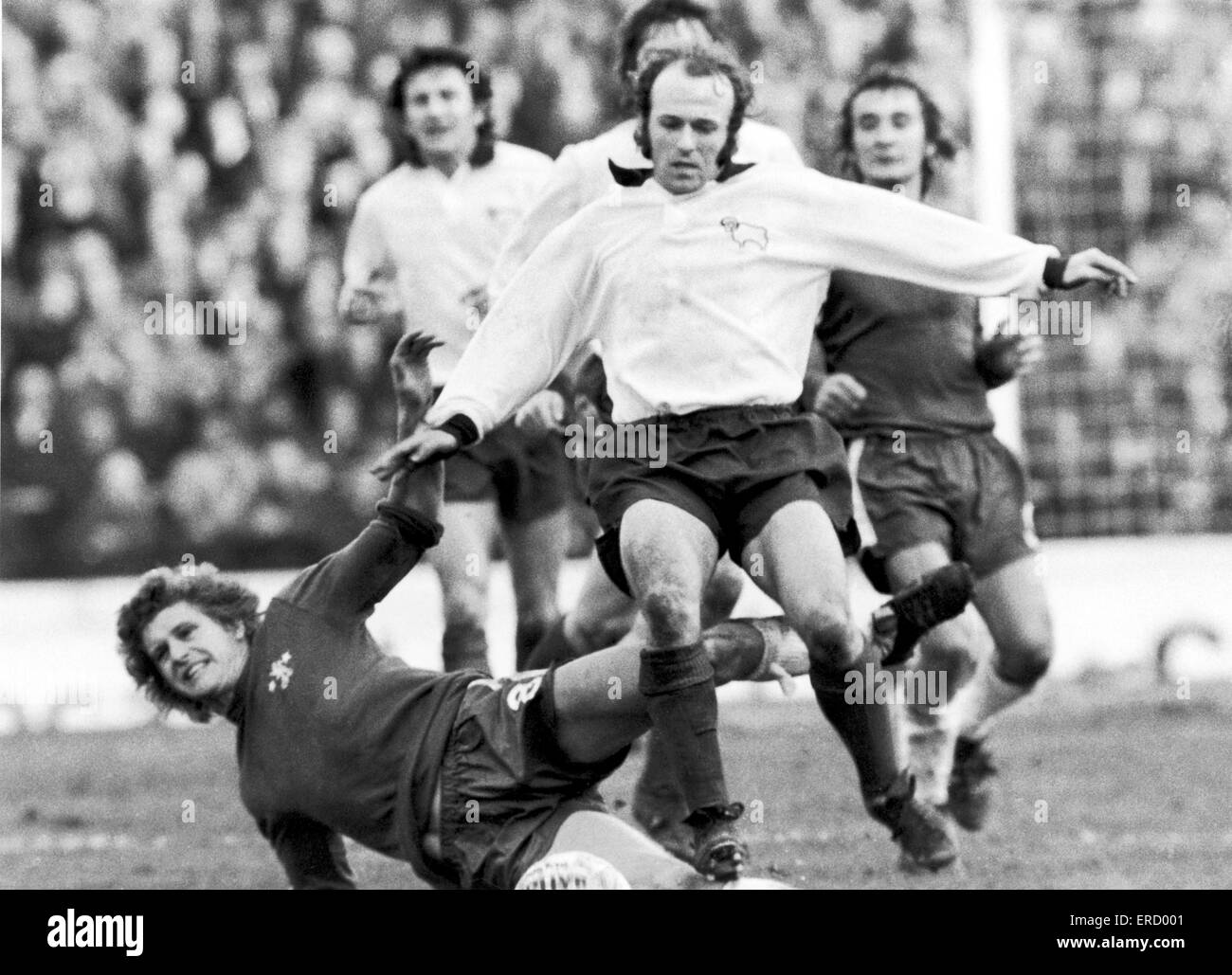 English League Division One match at Stamford Bridge. Chelsea 1 v Derby County 1. Derby's Archie Gemmill evades a tackle from Chris Garland. 19th January 1974. Stock Photo