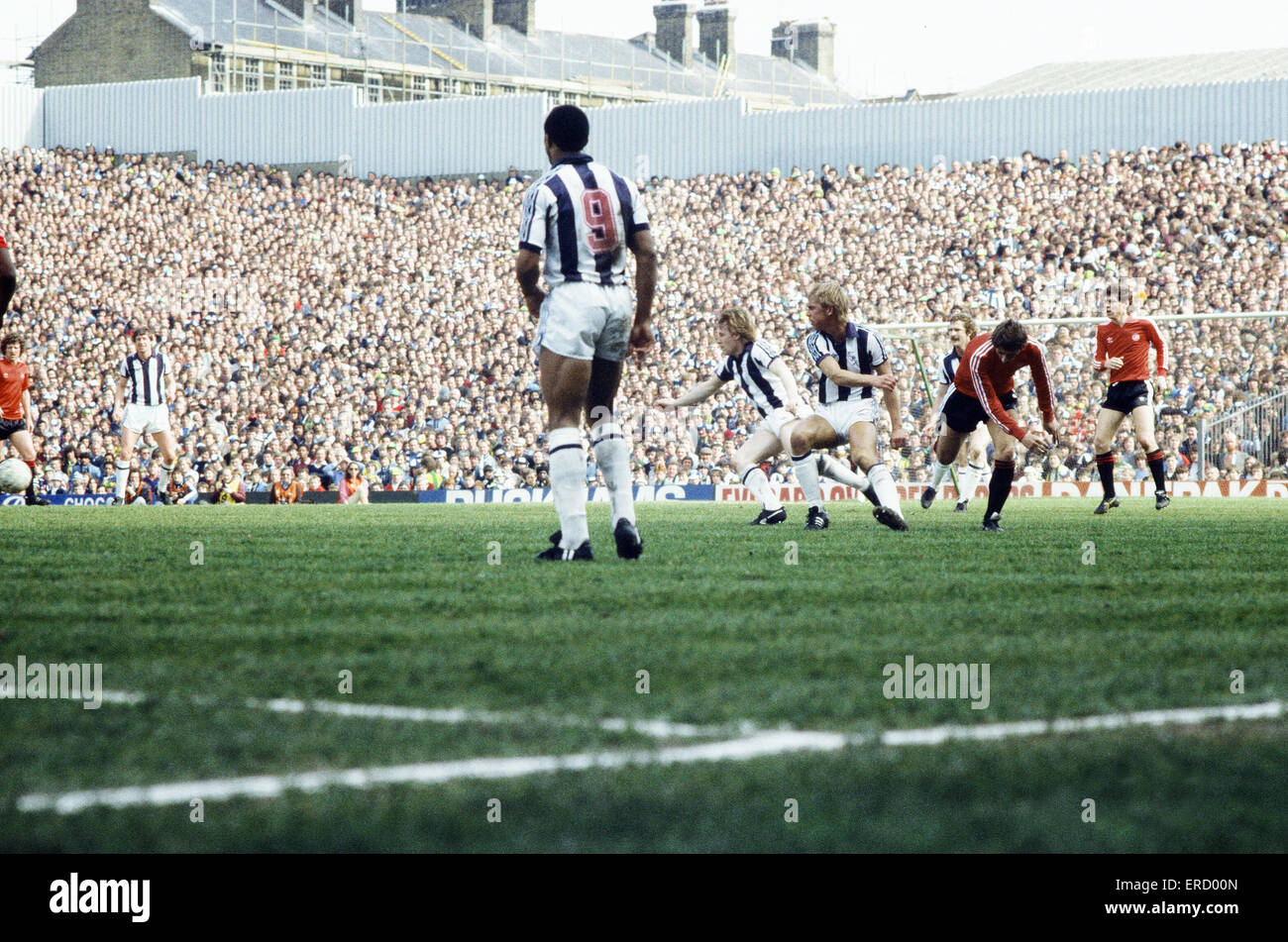 FA Cup Semi Final match at Highbury. Queens Park Rangers 1 v West Bromwich  Albion 0. Cyrille Regis during the match. 3rd April 1982 Stock Photo - Alamy
