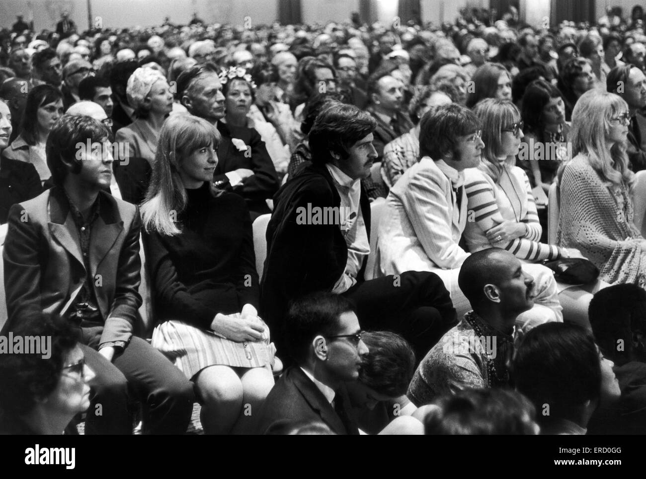 The Beatles attend lecture by Maharishi Mahesh Yogi at   the Hilton Hotel on Park Lane, London, 24th August 1967. Paul McCartney, Jane Asher, Mike McGear, John Lennon, Cynthia Lennon, Pattie Harrison, George Harrison. Stock Photo