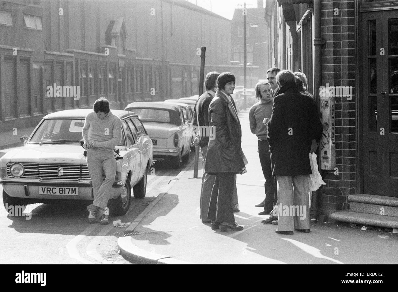 Derby County players leaving the Baseball Ground at lunch time after holding a meeting with the board of directors following the departure of manager Brian Clough and assistant Peter Taylor. 18th October 1973. Stock Photo