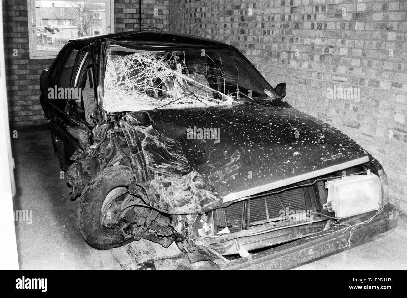 Damaged car that Peter Chmilowskyj and Samantha Ettridge had a head on collision with another car in which a baby died.  28th December 1986 Stock Photo