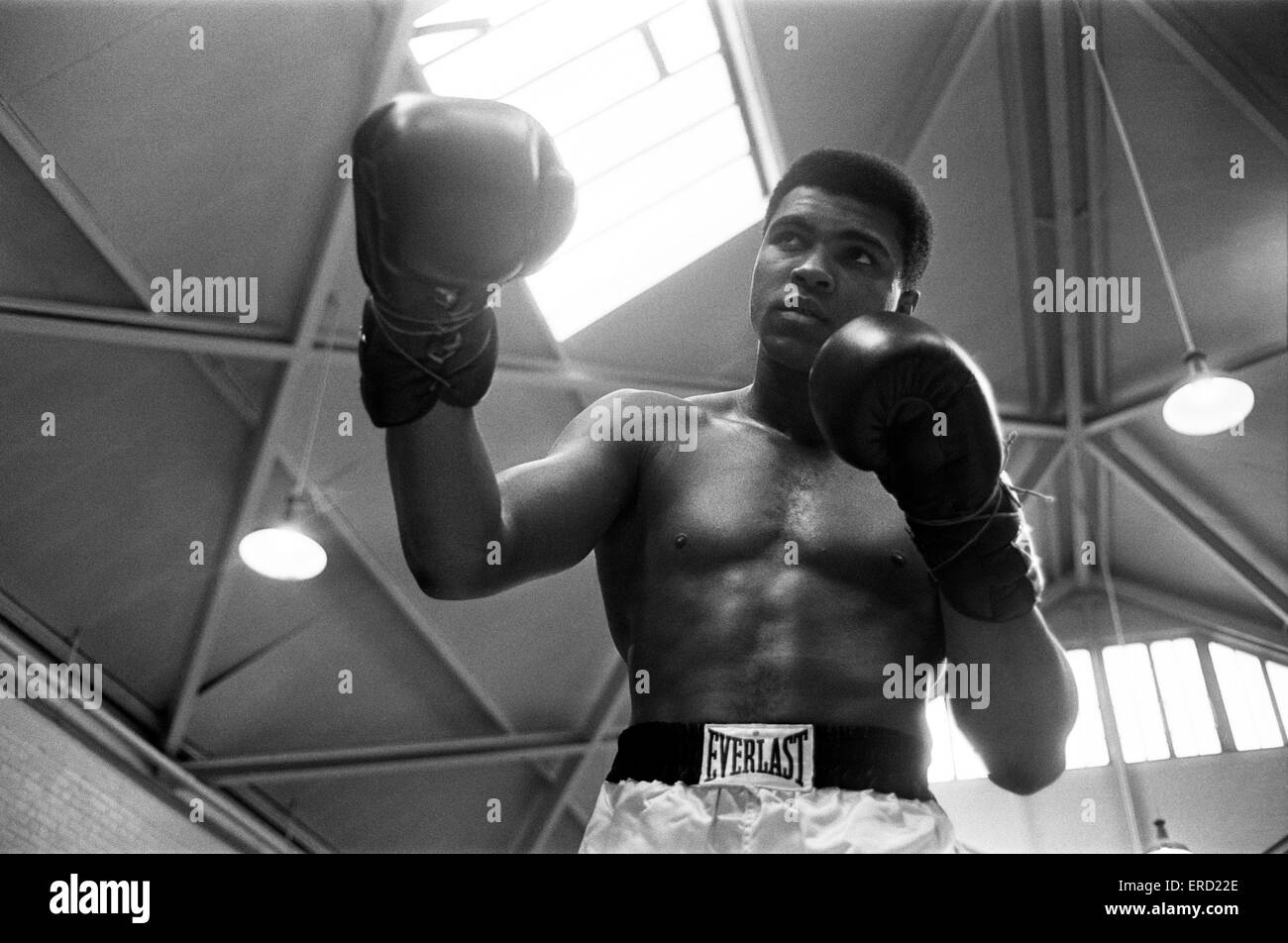Cassius Clay aka (Muhammad Ali) training at White City training camp ahead of his rematch with Henry Cooper. 18th May 1966 Stock Photo