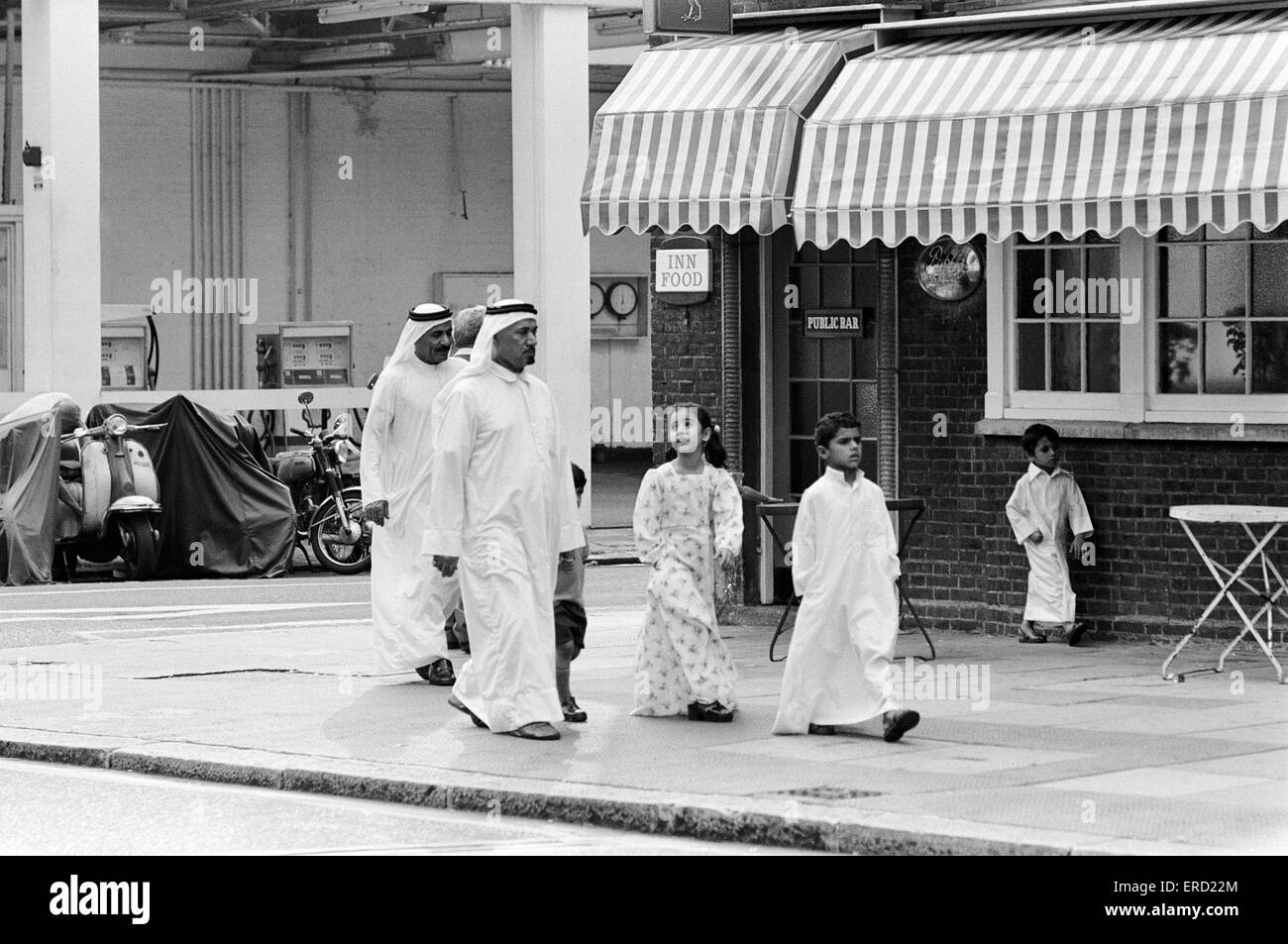 Arab community in South Kensington, London. 28th June 1976. Stock Photo