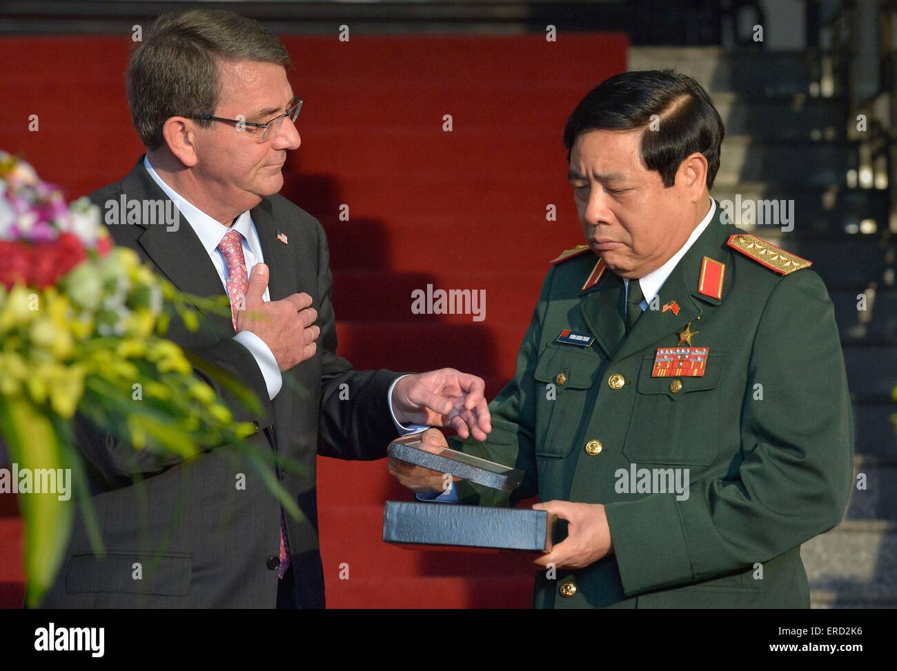 US Secretary of Defense Ashton Carter gifts repatriated war artifacts to Vietnamese Minister of Defense General Phung Quang Thanh at the Vietnamese Ministry of Defense June 1, 2015 in Hanoi, Vietnam. Stock Photo