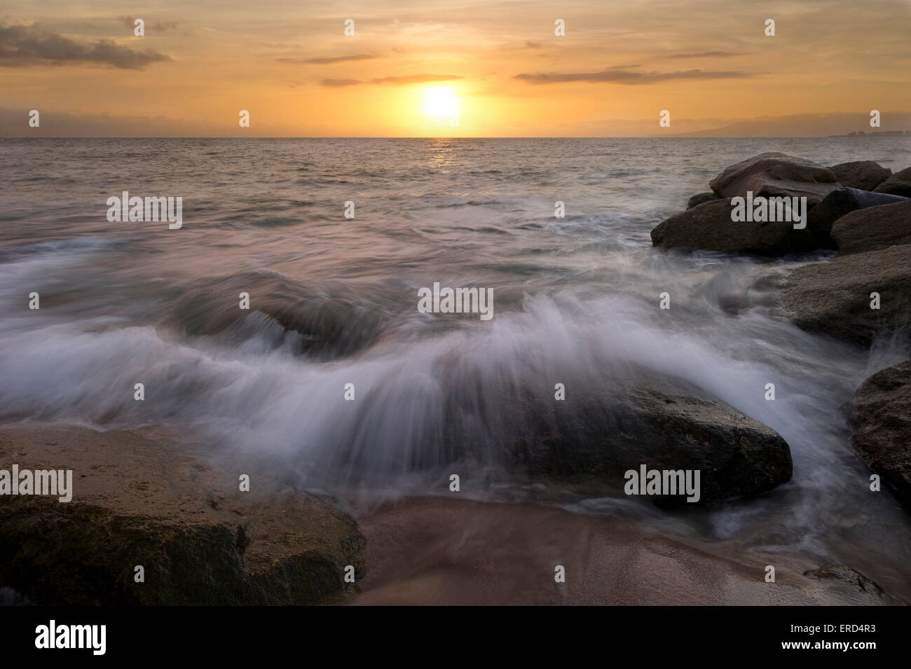 Ocean sunset waves hi-res stock photography and images - Alamy