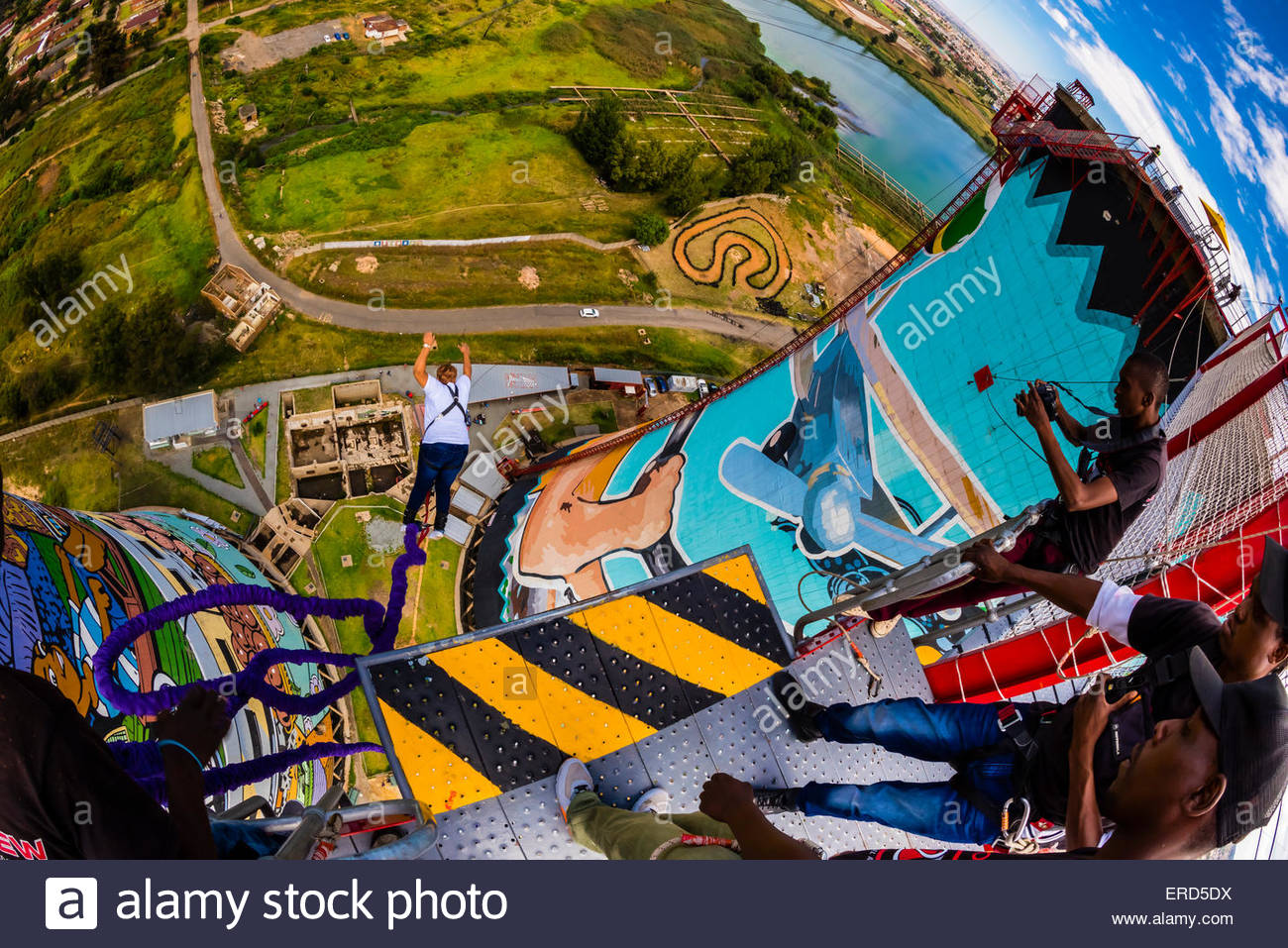People Jumping Off Bridge Stock Photos & People Jumping Off Bridge