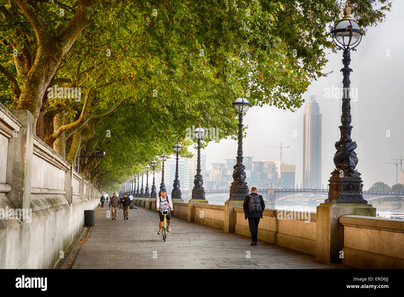 UK, England, London. Early Morning Walkers and Joggers along the Jubilee  Greenway, South Bank, Thames River Stock Photo - Alamy