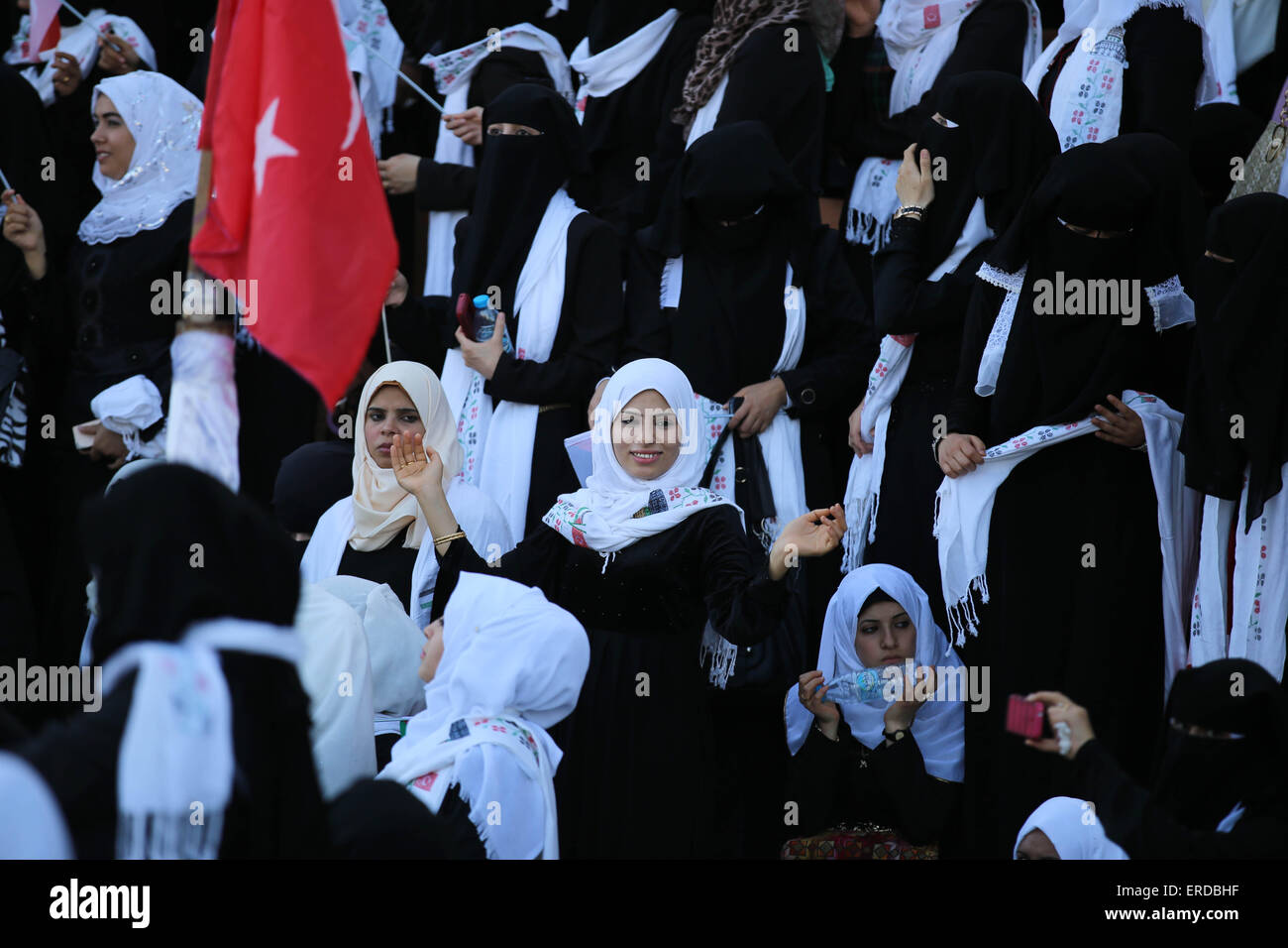 Gaza, Palestine. 31st May, 2015. Palestinians during a mass marriage ...