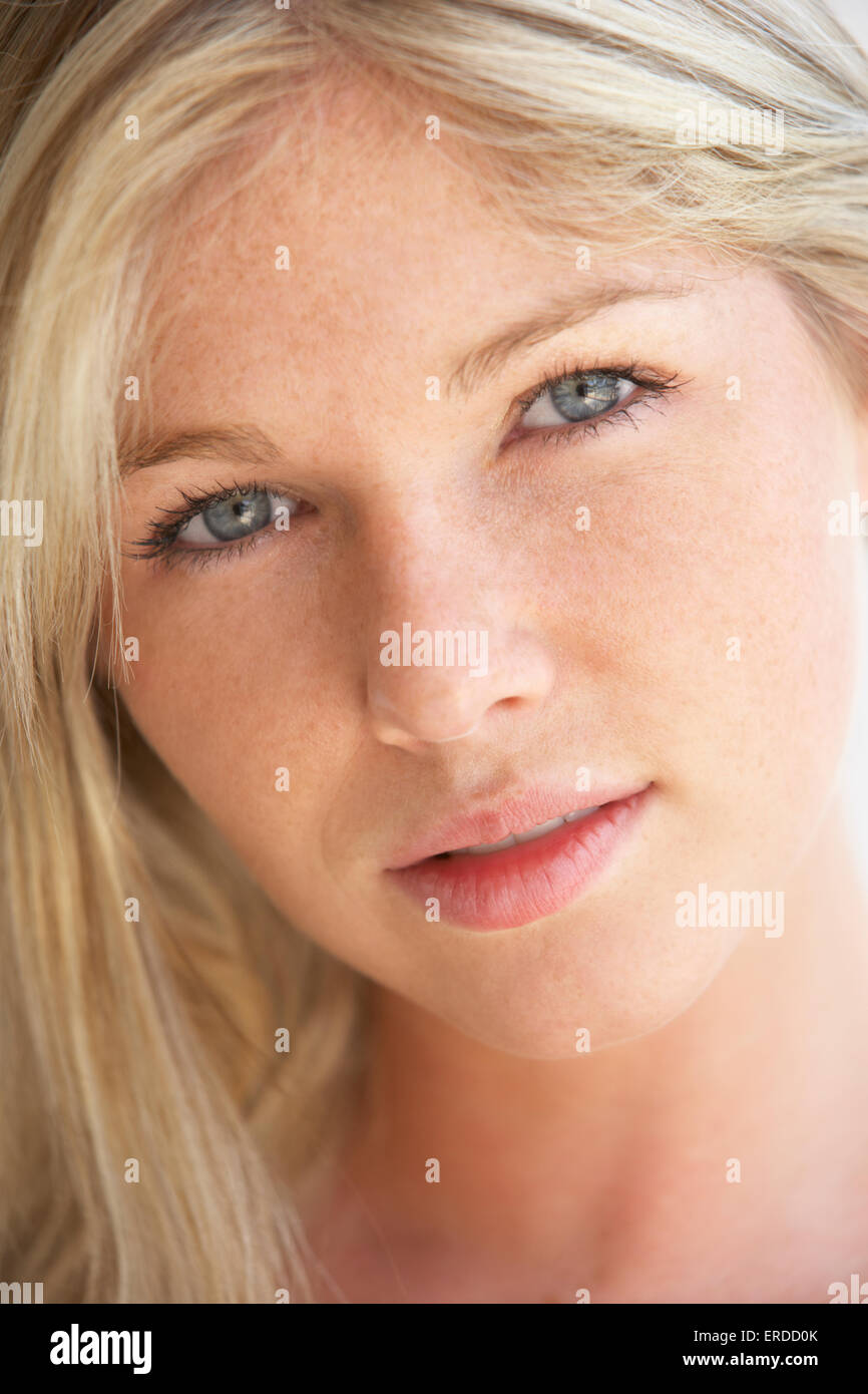 Portrait smiling young hi-res stock photography and images - Alamy
