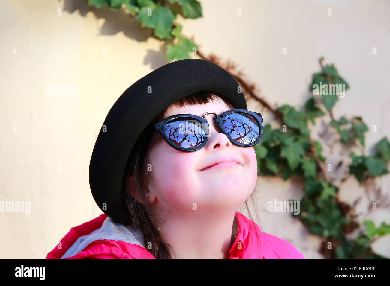 Close-up portrait of beautiful girl in the park Stock Photo - Alamy