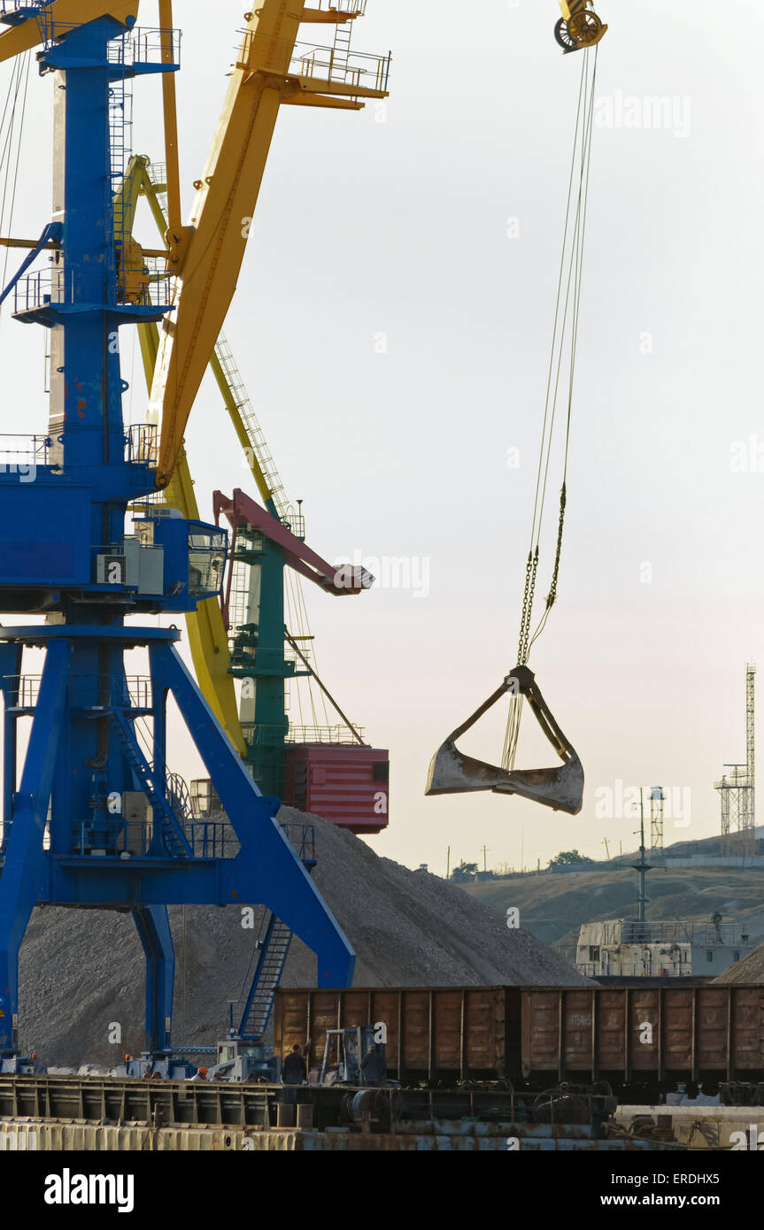Harbor loading cranes hi-res stock photography and images - Alamy