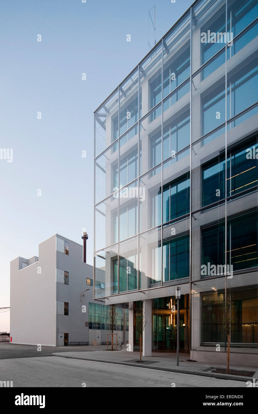 Facade persepective at dusk. Novartis Campus Virchow 6