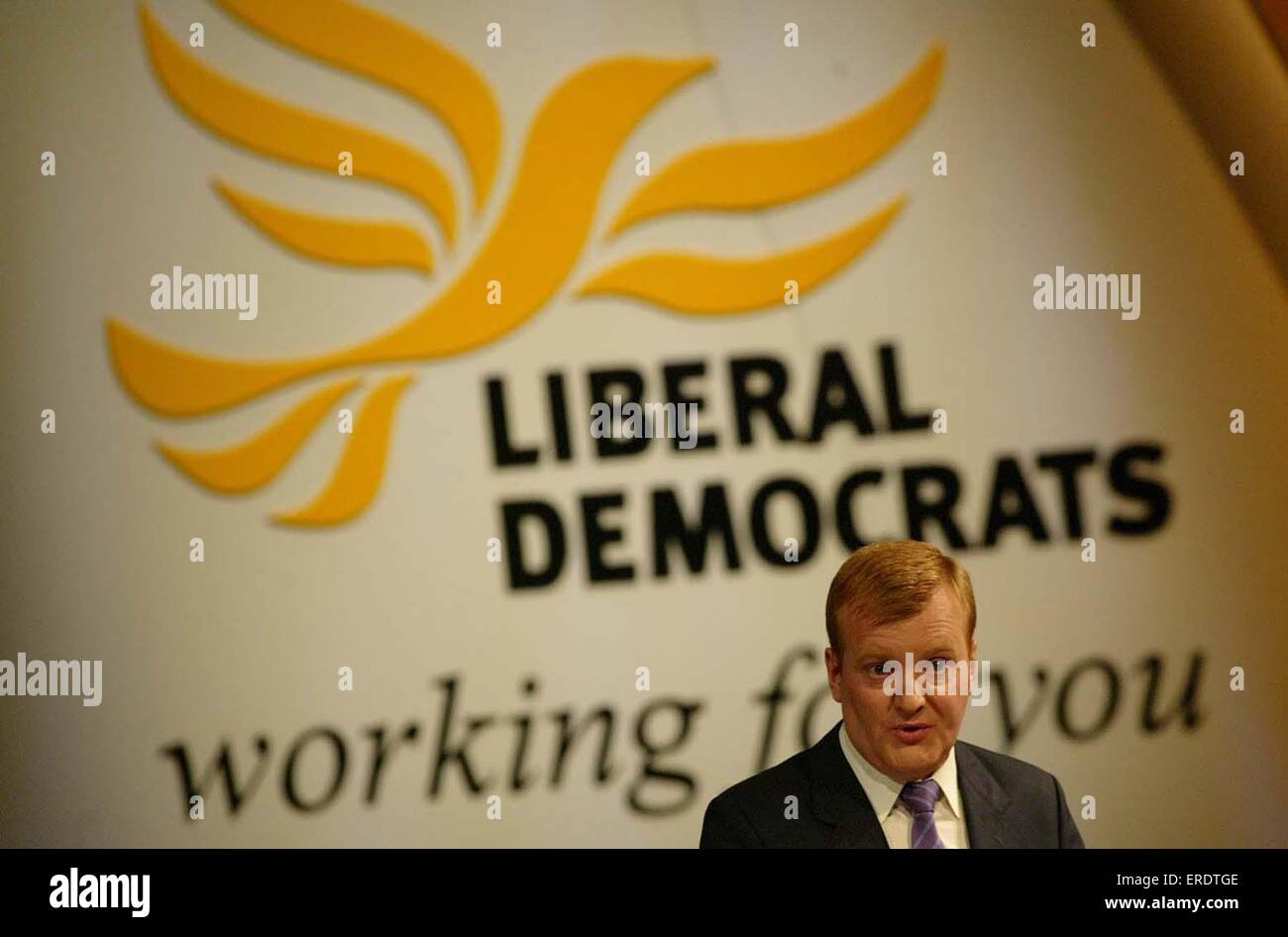 Charles Kennedy leader of the Liberal Democrats makes his end of conference speech at the Brighton Centre, Brighton, Great Britain 25 Sep 2003  Credit:  James Boardman /Alamy Live News Stock Photo