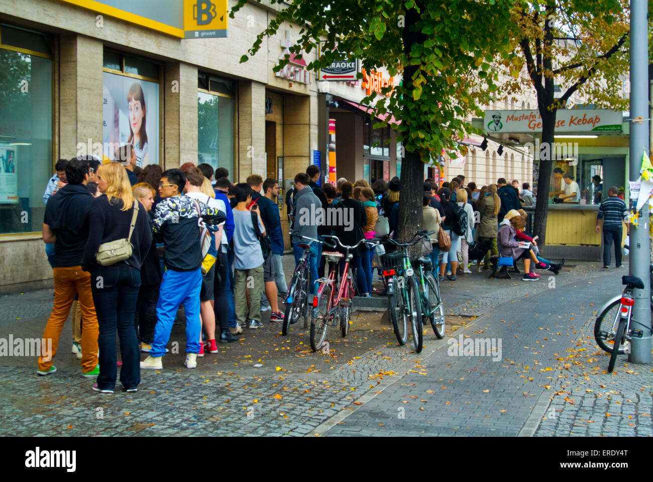 Mustafa's Gemüse Kebap, stall selling vegetarian and normal döner gyros kebab, Mehringdamm street, Kreuzberg, west Berlin, Germa Stock Photo