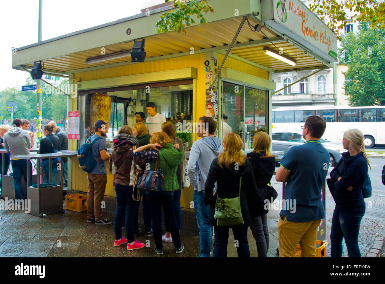 Mustafa's Gemüse Kebap, stall selling vegetarian and normal döner gyros kebab, Mehringdamm street, Kreuzberg, west Berlin, Germa Stock Photo