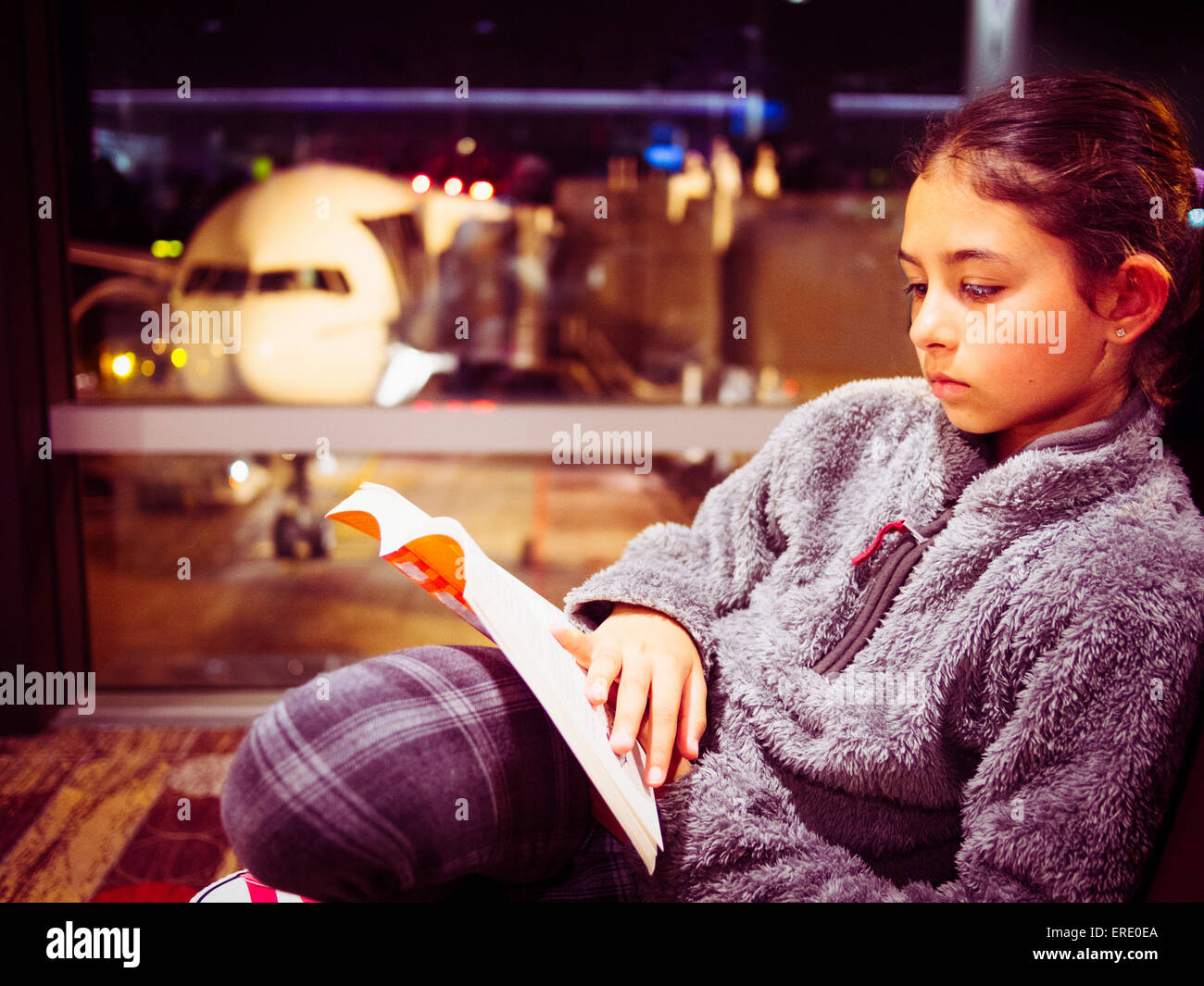 Indian girl reading book hi-res stock photography and images - Alamy