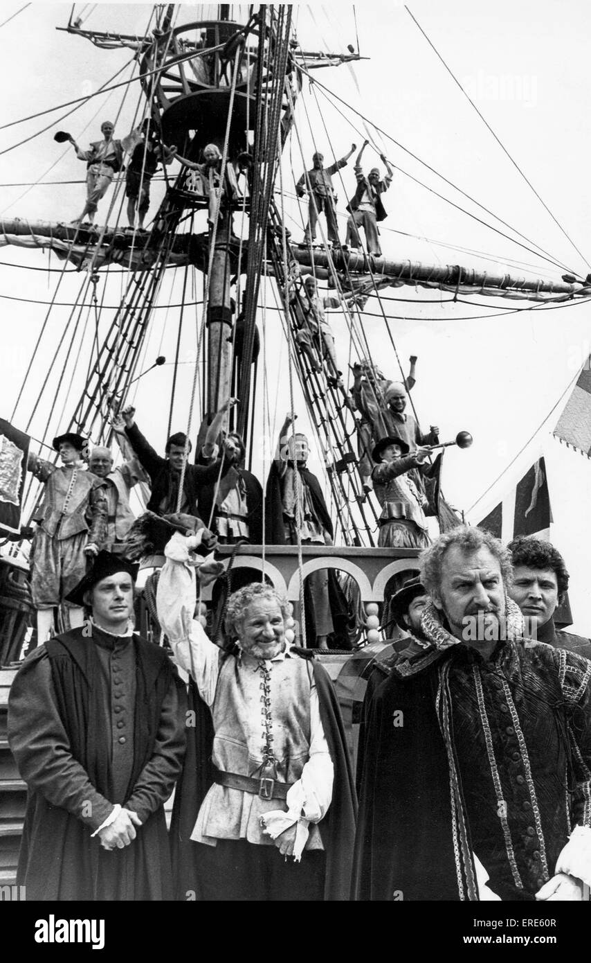 John Thaw filming on board a full size replica of the Golden Hinde off the South Devon coast in 1980 for a TV production on the Stock Photo