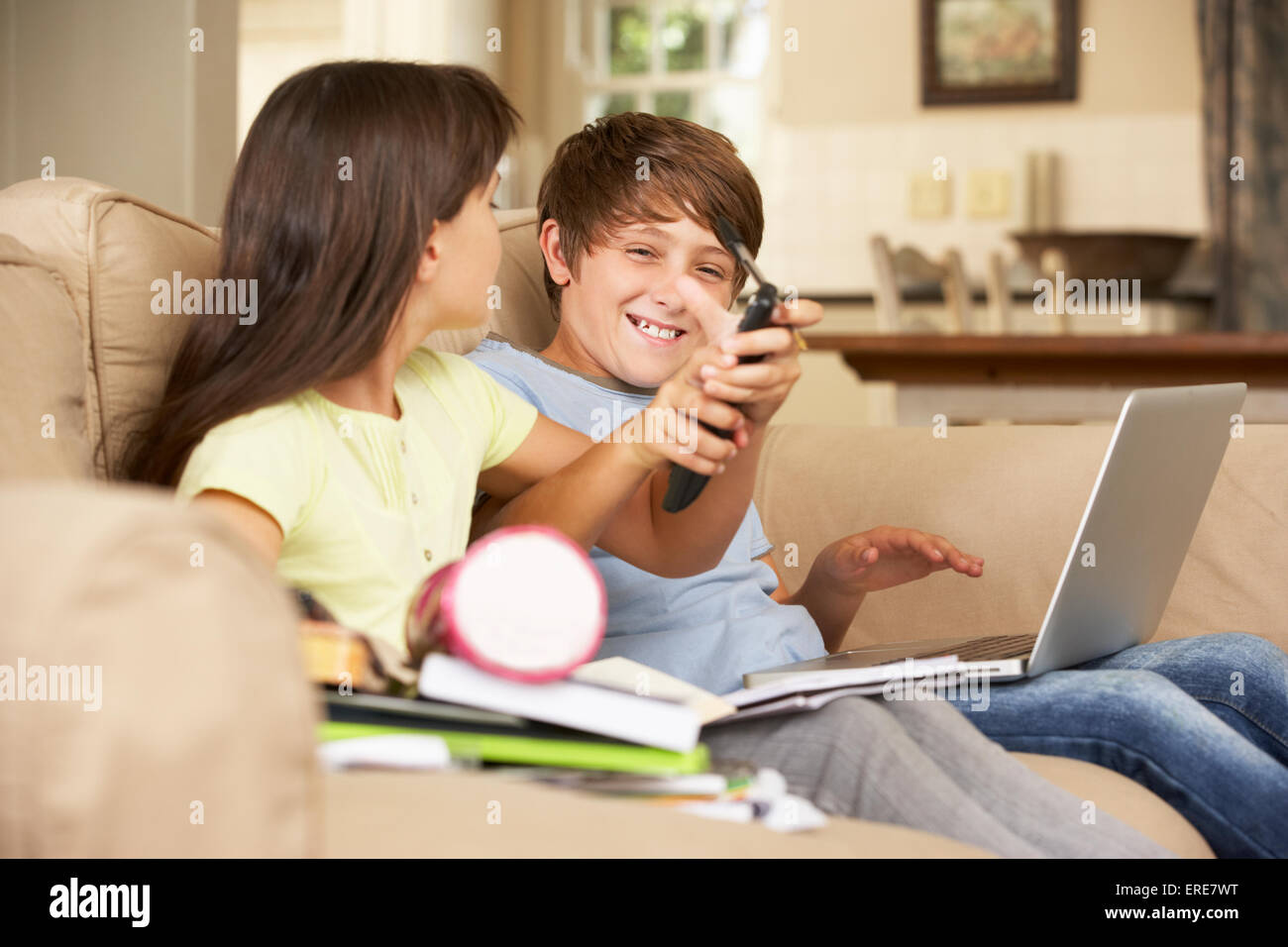 Children fighting watching tv hi-res stock photography and images - Alamy