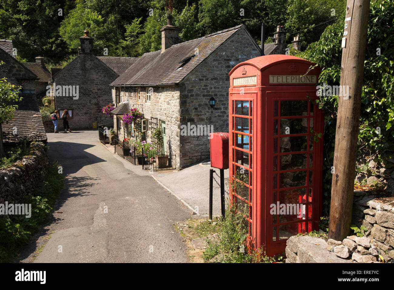 UK, England, Staffordshire, Dovedale, Milldale  old red village K6 phone box Stock Photo